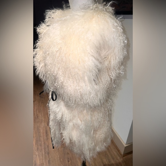 UGG CREAM ABBEY MONGOLIAN SHEARLING FLUFFY SHEEPSKIN VEST, WOMEN'S LARGE ~ NWT - Picture 3 of 8